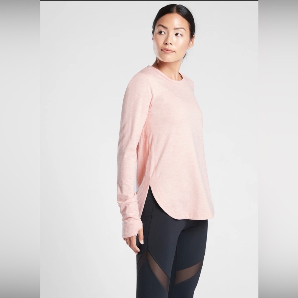 💖 Athleta Uptempo Top Long Sleeve Size M
Color light mauve heather long-sleeve